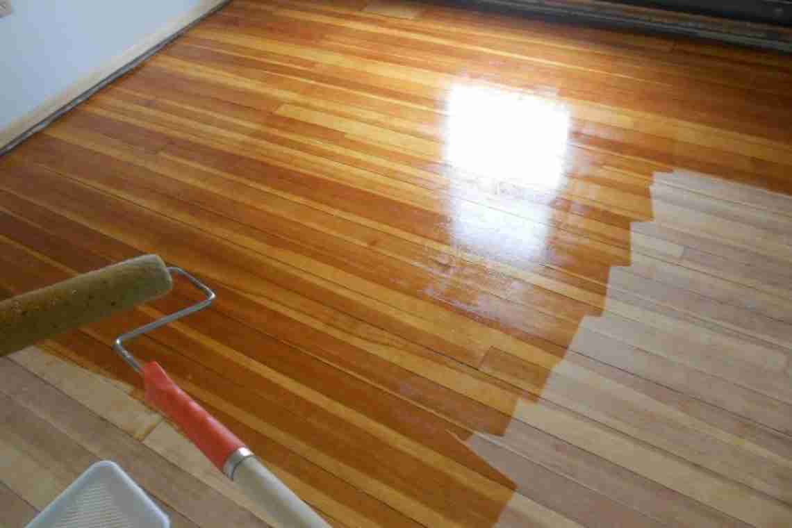 Что лучше - покрасить деревянный пол краской или покрыть лаком